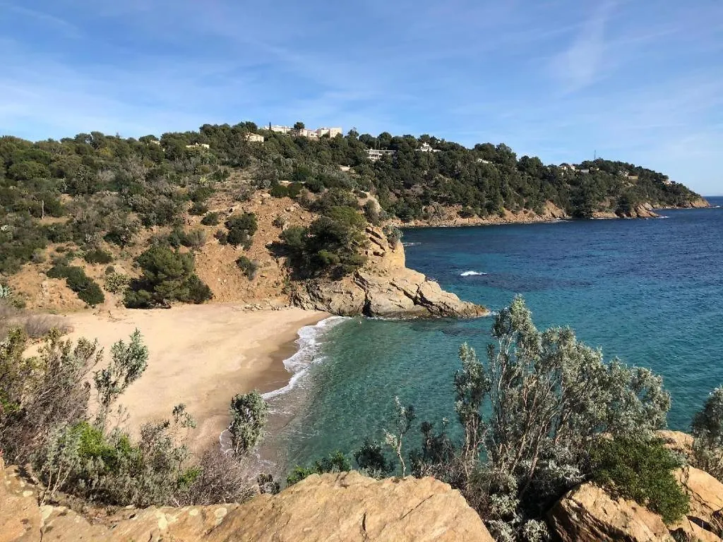 Apartment Le 70, Seventy'S, A 3 Minutes De La Plage, Vue Mer, Climatise Cavalaire-sur-Mer France