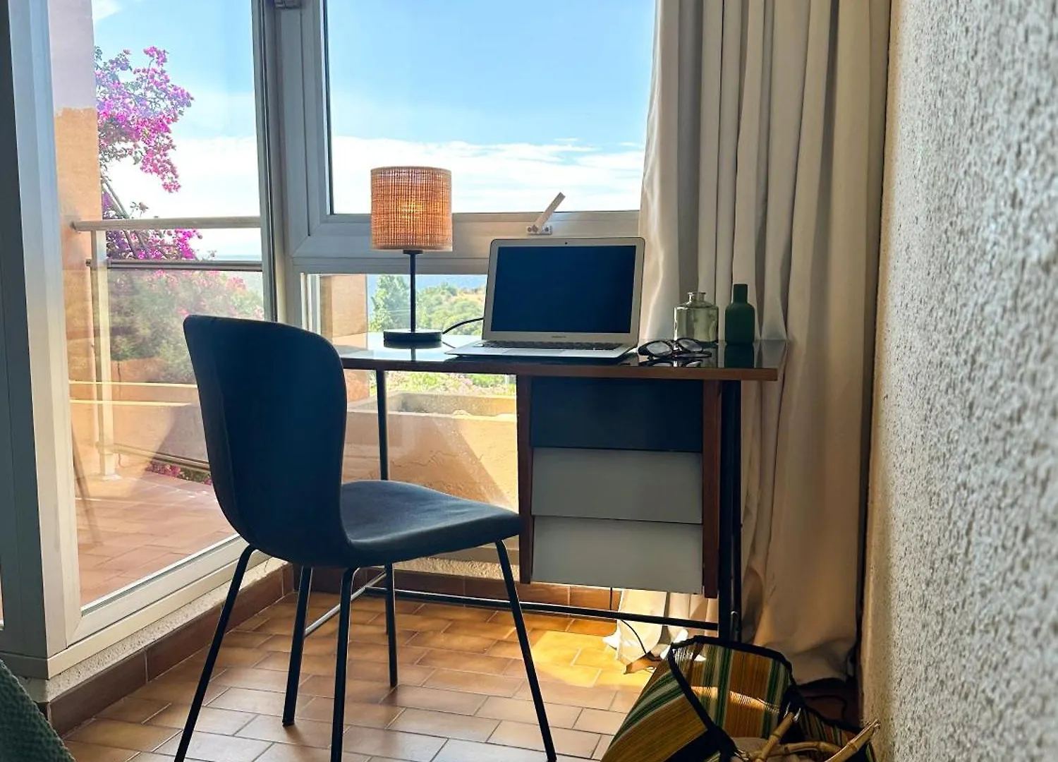 Apartment Le 70, Seventy'S, A 3 Minutes De La Plage, Vue Mer, Climatise Cavalaire-sur-Mer