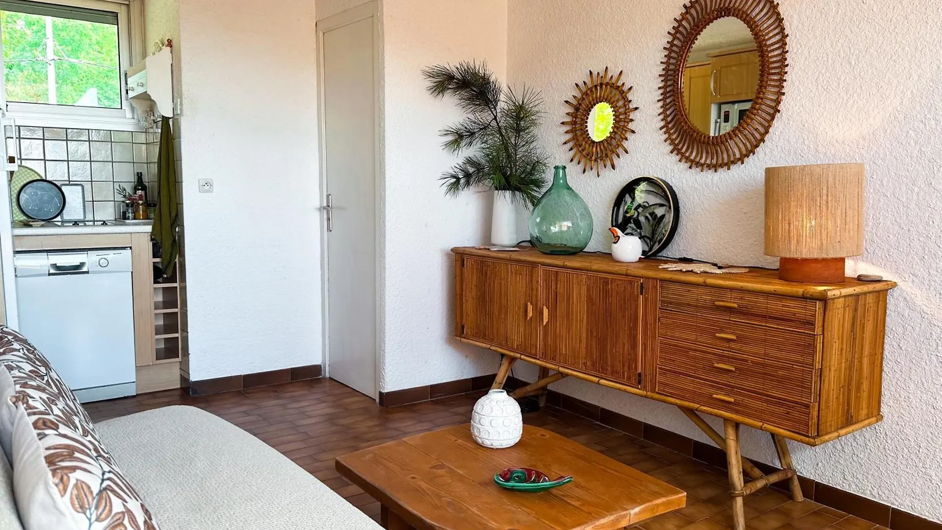 Apartment Le 70, Seventy'S, A 3 Minutes De La Plage, Vue Mer, Climatise Cavalaire-sur-Mer