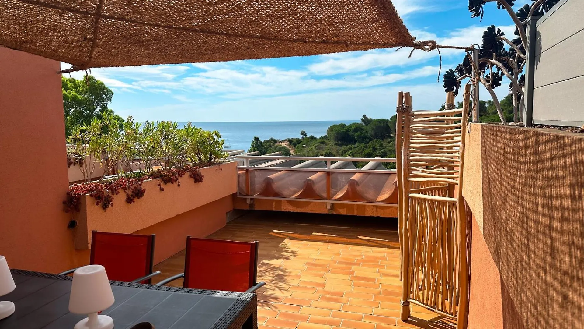 Le 70, Seventy'S, A 3 Minutes De La Plage, Vue Mer, Climatise Cavalaire-sur-Mer