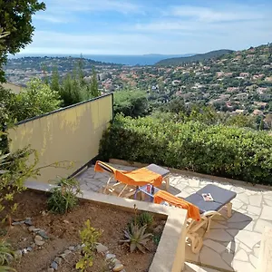 Appartement Rez De Jardin Dans Vue, Cavalaire-sur-Mer