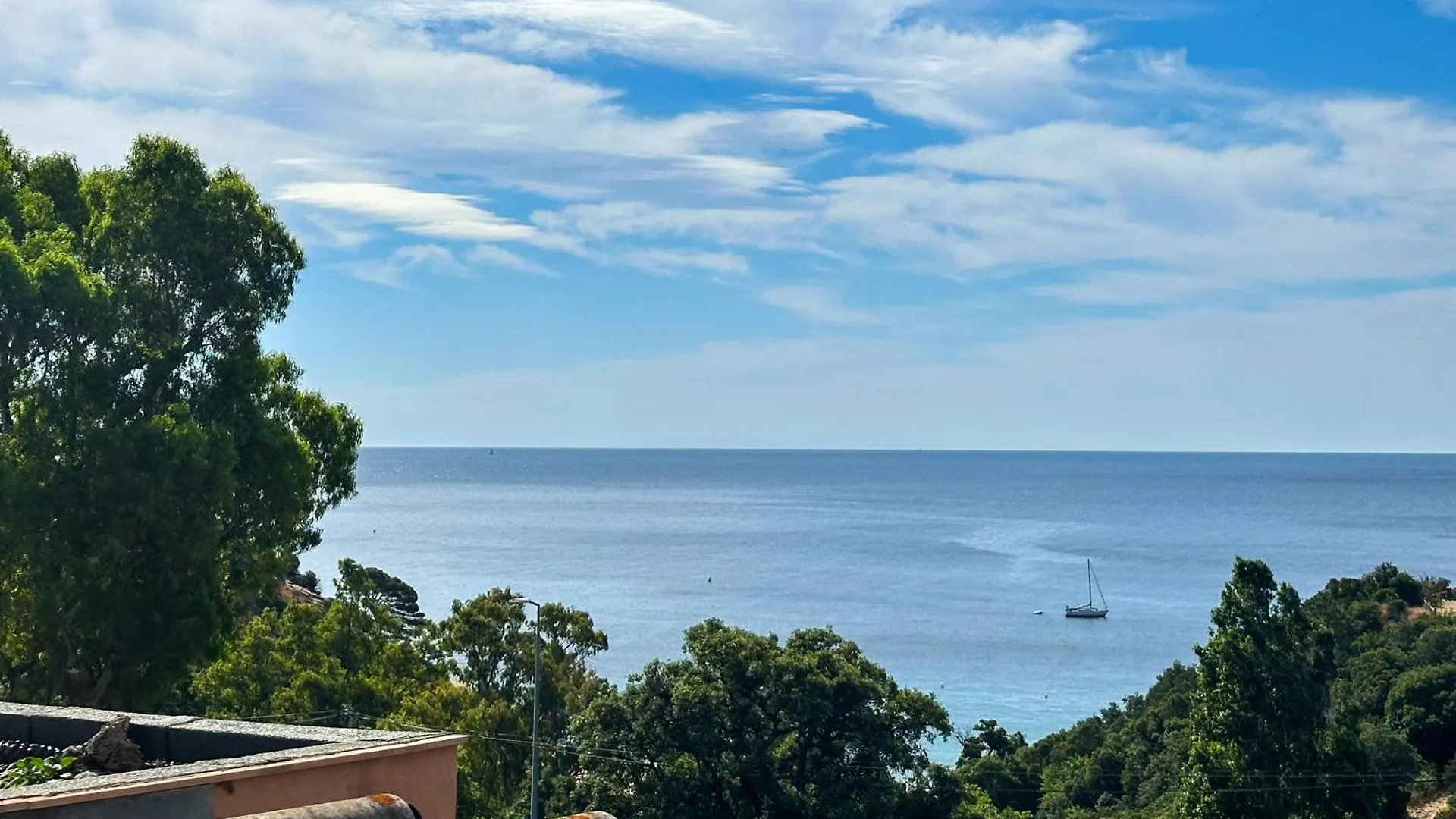 Apartment Le 70, Seventy'S, A 3 Minutes De La Plage, Vue Mer, Climatise Cavalaire-sur-Mer