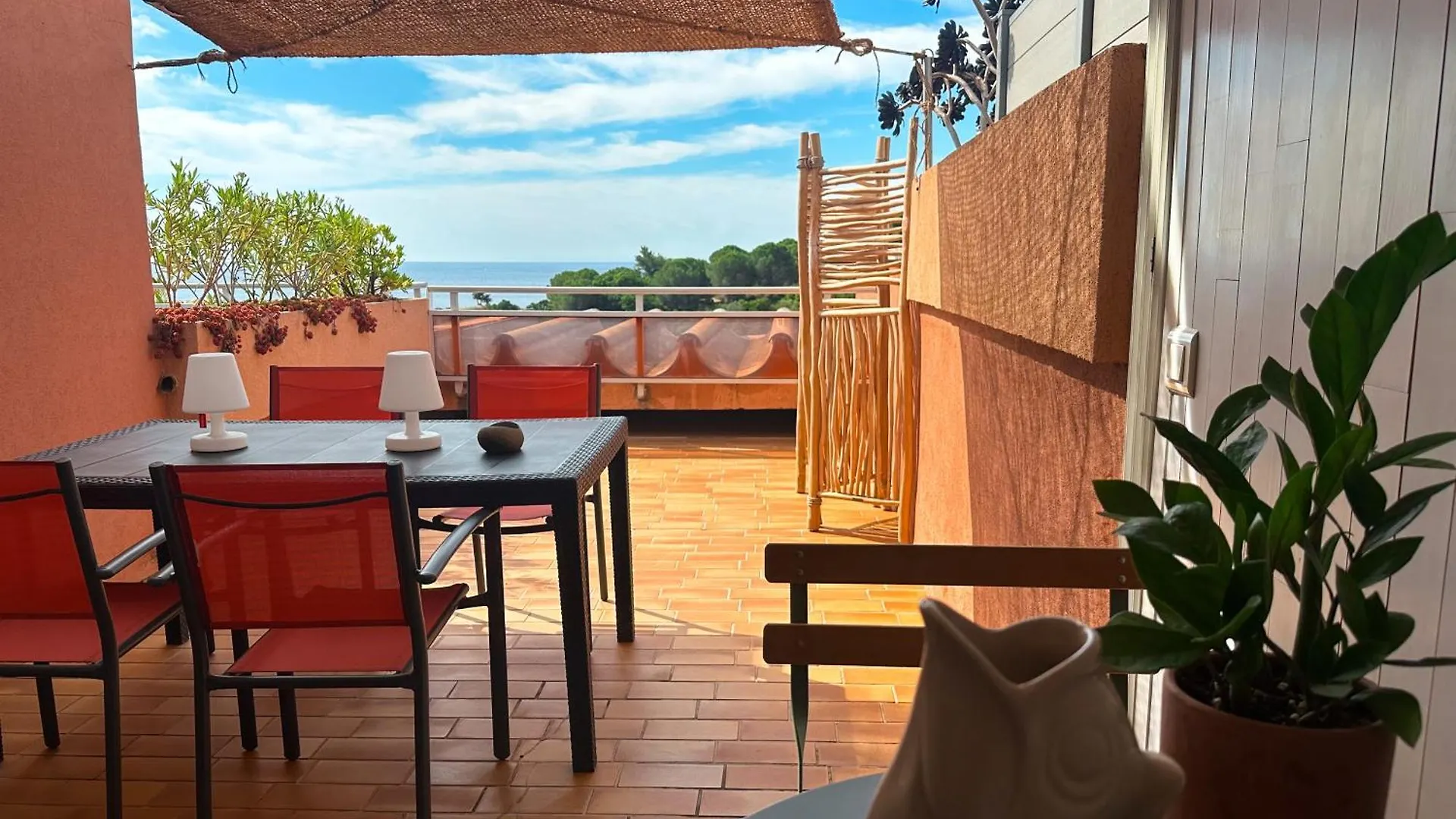 Le 70, Seventy'S, A 3 Minutes De La Plage, Vue Mer, Climatise Cavalaire-sur-Mer 0*,